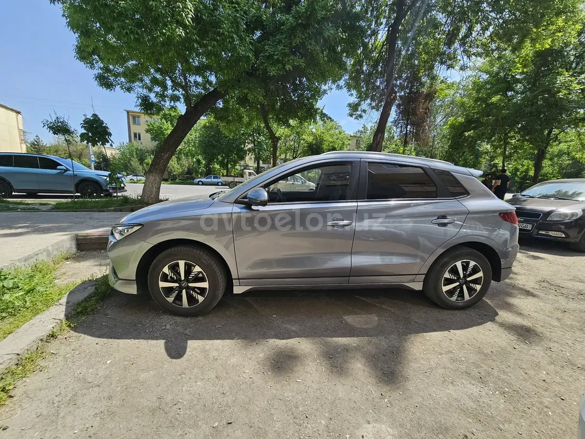 BYD e2 — 2