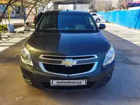Мокрый асфальт Chevrolet Cobalt, 4 позиция 2022 года, КПП Автомат, в Ташкент за 11 200 y.e. id7084014