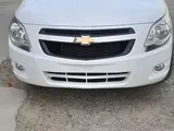 Белый Chevrolet Cobalt, 2 позиция 2024 года, КПП Механика, в Бухара за 11 950 y.e. id5203636, Фото №1