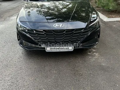 Черный Hyundai Elantra 2022 года, КПП Автомат, в Ташкент за 22 000 y.e. id5161703