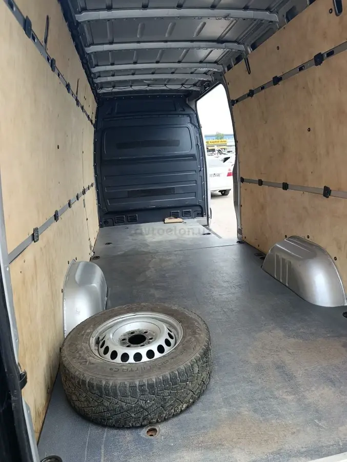 Mercedes-Benz Sprinter — 4
