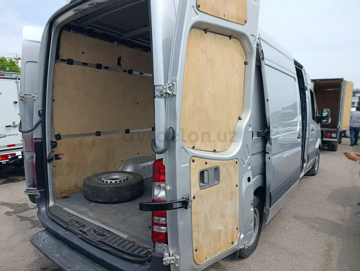Mercedes-Benz Sprinter — 5