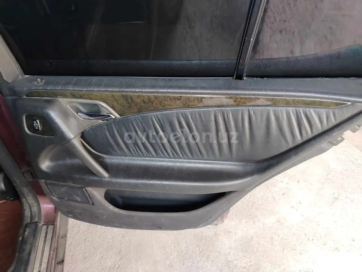 Mercedes-Benz E 200 — 2