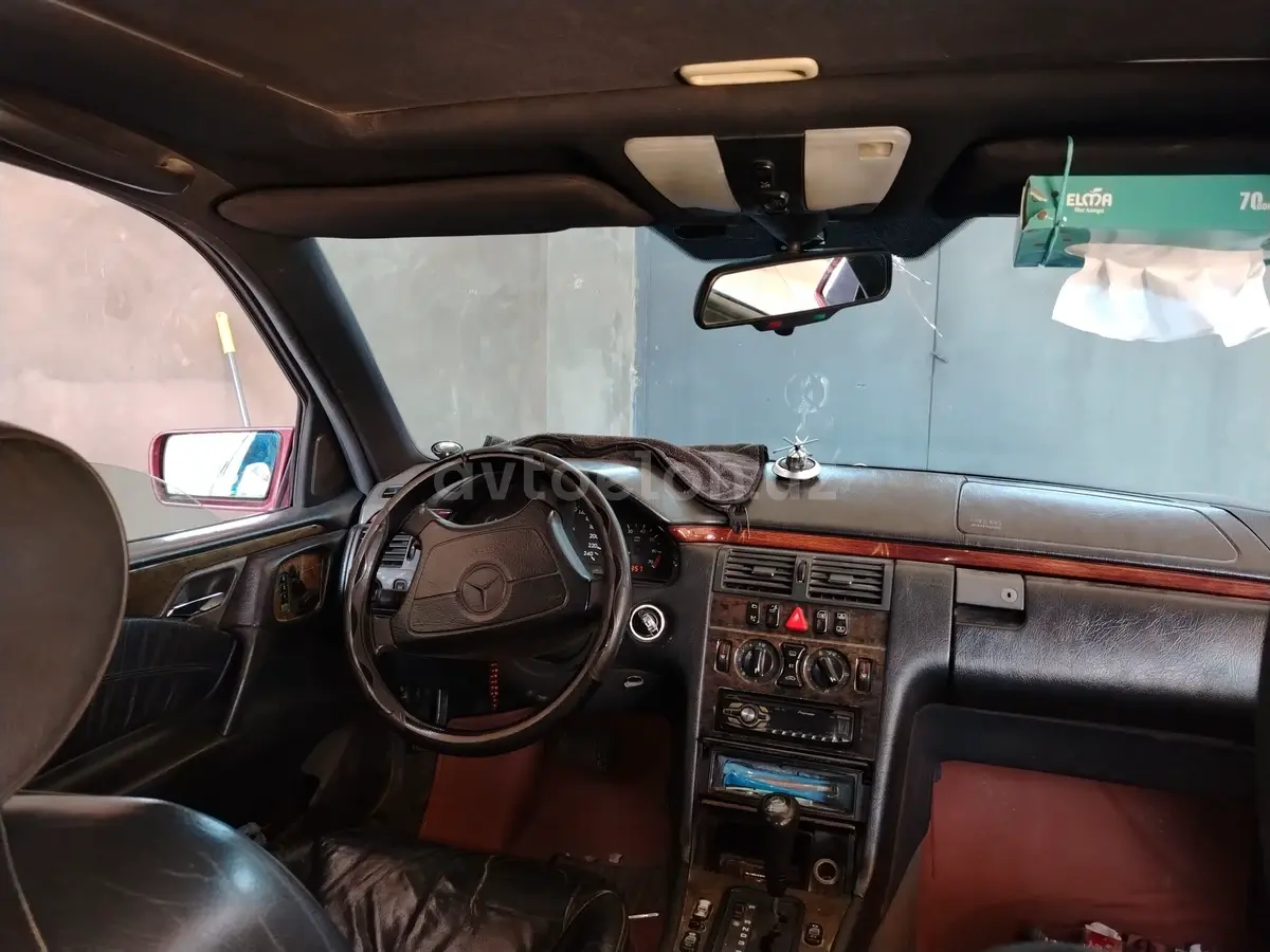 Mercedes-Benz E 200 — 3