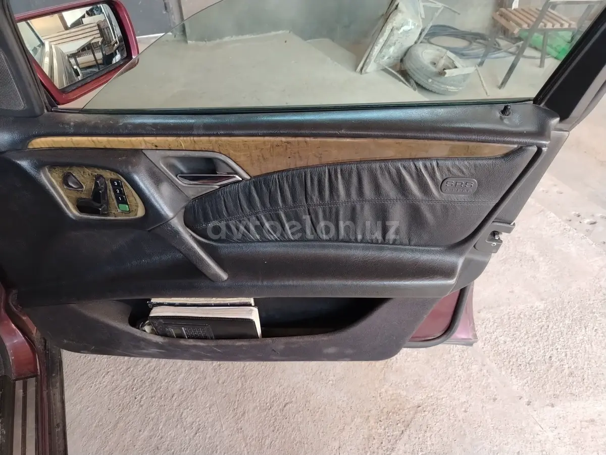 Mercedes-Benz E 200 — 4