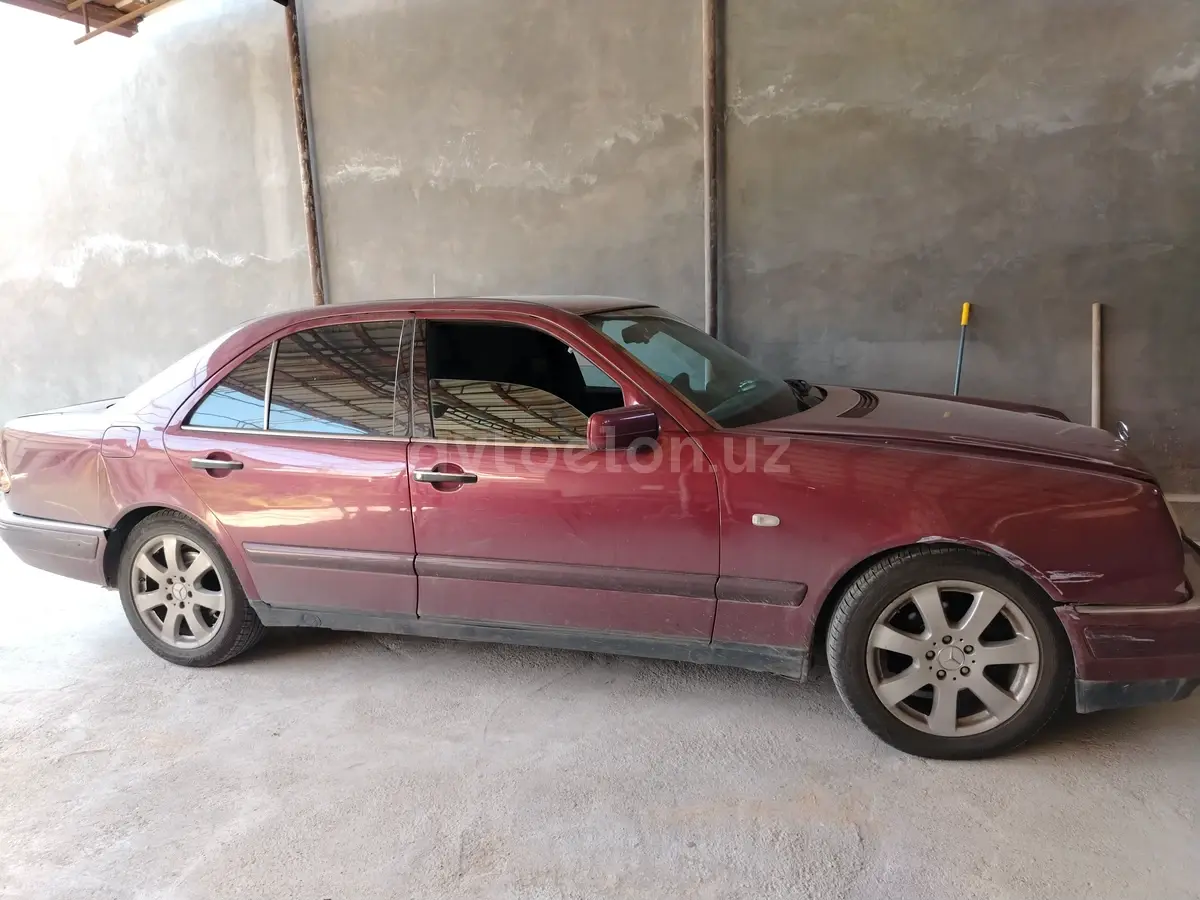 Mercedes-Benz E 200 — 6