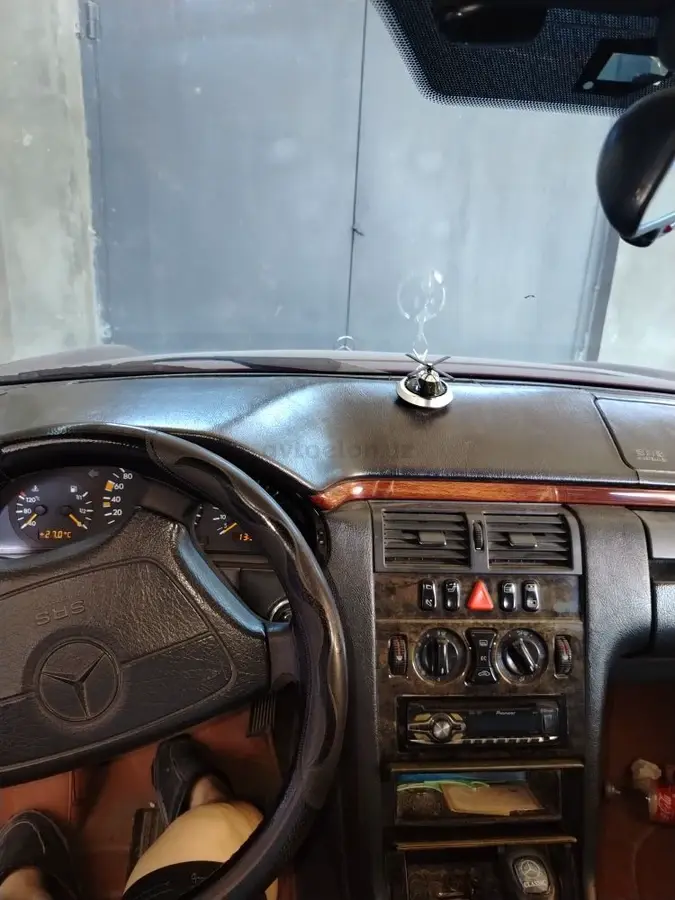 Mercedes-Benz E 200 — 8