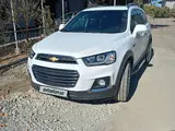 Белый Chevrolet Captiva, 4 позиция 2017 года, КПП Автомат, в Бухара за 18 500 y.e. id6737667, Фото №1