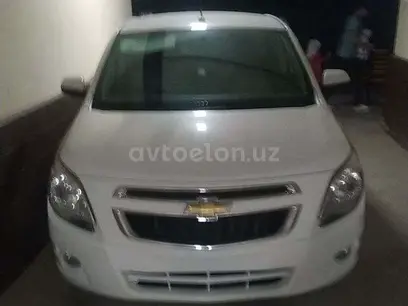 Белый Chevrolet Cobalt, 4 позиция 2022 года, КПП Автомат, в Карши за ~12 599 y.e. id4991488