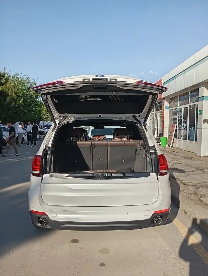 BMW X5 — 7