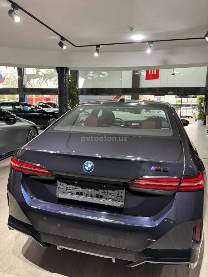 BMW i5
