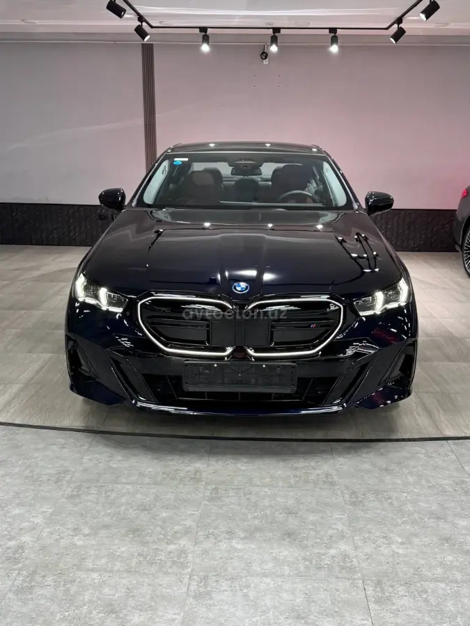 BMW i5 — 5