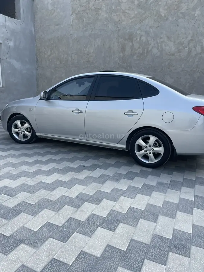 Hyundai Avante — 4