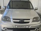Мокрый асфальт Chevrolet Niva 2016 года, КПП Механика, в Джизак за 11 100 y.e. id5190026, Фото №1