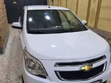 Белый Chevrolet Cobalt, 4 позиция 2015 года, КПП Автомат, в Навои за ~9 524 y.e. id5228288, Фото №1