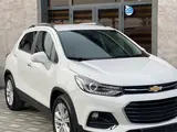 Белый Chevrolet Tracker, 3 позиция 2020 года, КПП Автомат, в Фергана за 14 900 y.e. id5034656