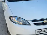 Белый Chevrolet Gentra, 3 позиция 2021 года, КПП Автомат, в Ургенч за ~13 082 y.e. id6841595