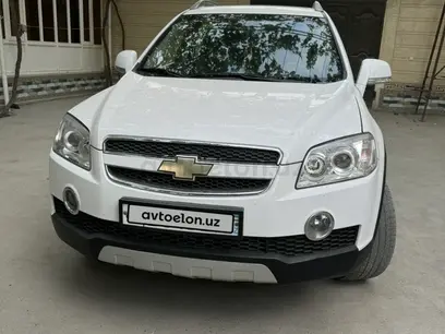 Белый Chevrolet Captiva, 1 позиция 2010 года, КПП Автомат, в Бувайдинский район за 10 000 y.e. id5142088