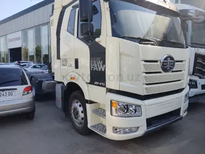 FAW  Faw тягач 6x4 CNG (рессор) 2023 года, в Ташкент за ~55 621 y.e. id3732050