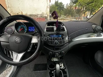 Белый Chevrolet Spark, 4 позиция 2018 года, КПП Автомат, в Ташкентский район за 9 000 y.e. id5076110