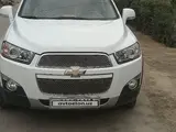 Белый Chevrolet Captiva, 3 позиция 2013 года, КПП Автомат, в Бухара за 10 700 y.e. id6716502, Фото №1