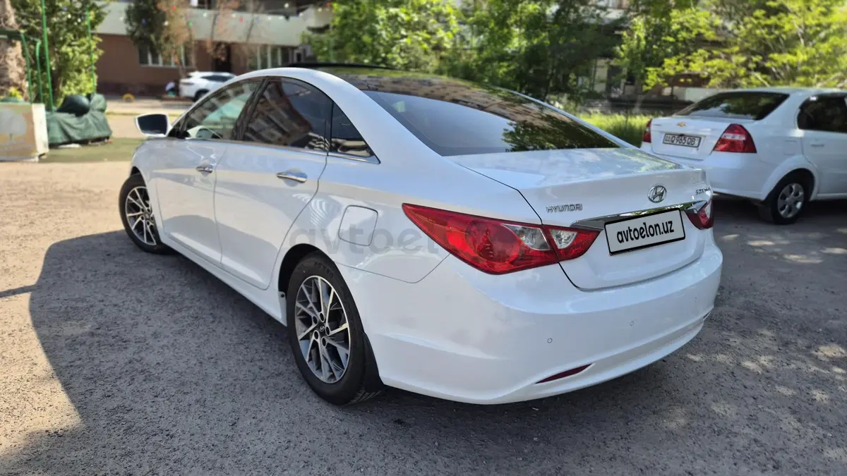 Hyundai Sonata — 10