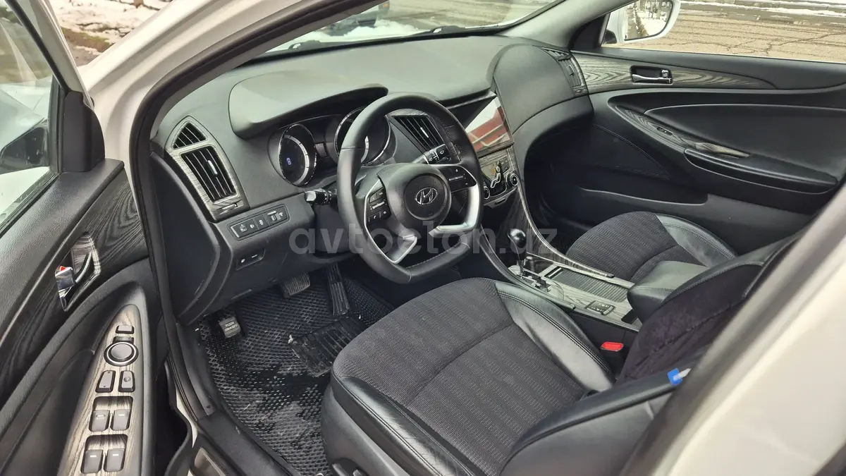 Hyundai Sonata — 4