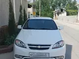 Белый Chevrolet Gentra, 1 позиция 2015 года, КПП Механика, в Учкуприкский район за 9 400 y.e. id5263985, Фото №1