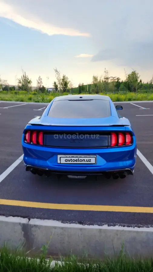 Ford Mustang — 5