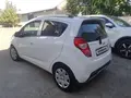 Белый Chevrolet Spark, 2 позиция 2015 года, КПП Автомат, в Джизак за 6 200 y.e. id6532878