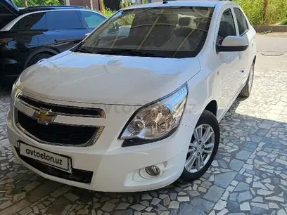 Белый Chevrolet Cobalt, 4 позиция 2022 года, КПП Автомат, в Бухара за 11 000 y.e. id5163013