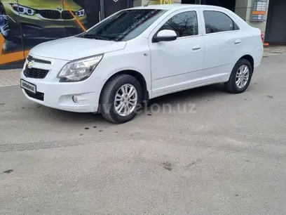Белый Chevrolet Cobalt, 4 позиция 2021 года, КПП Автомат, в Ташкент за 11 700 y.e. id4991944