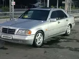 Серебристый Mercedes-Benz C 180 1996 года, КПП Автомат, в Фергана за 3 950 y.e. id6423642, Фото №1