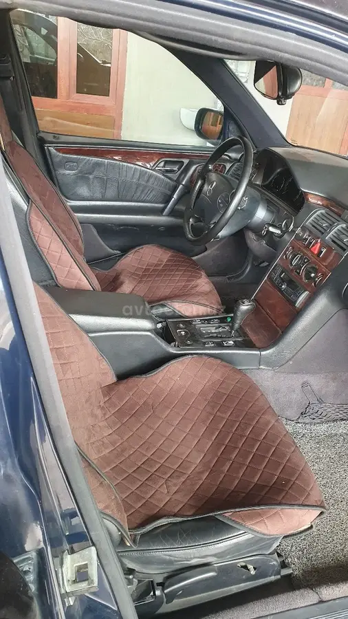 Mercedes-Benz E 200 — 4