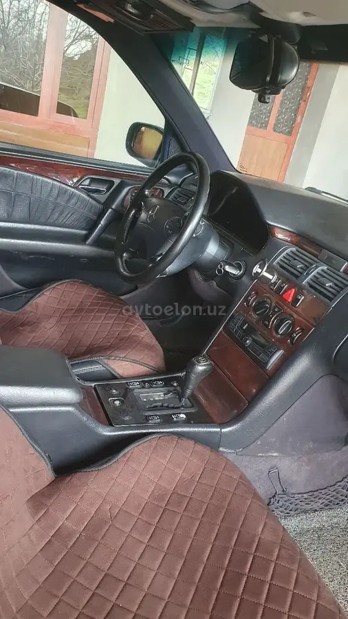 Mercedes-Benz E 200 — 8