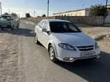 Белый Chevrolet Gentra, 2 позиция 2023 года, КПП Механика, в Карши за 13 000 y.e. id6452945, Фото №1