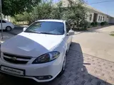 Белый Chevrolet Gentra, 1 позиция 2018 года, КПП Механика, в Джизак за 10 200 y.e. id5226175, Фото №1