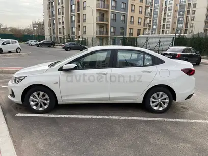 Белый Chevrolet Onix 2023 года, КПП Автомат, в Ташкент за 13 700 y.e. id4938944