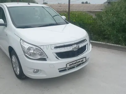 Белый Chevrolet Cobalt, 4 позиция 2018 года, КПП Автомат, в Наманган за 10 600 y.e. id5088576