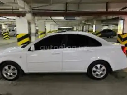 Белый Chevrolet Gentra, 3 позиция 2022 года, КПП Автомат, в Наманган за 14 500 y.e. id5202959