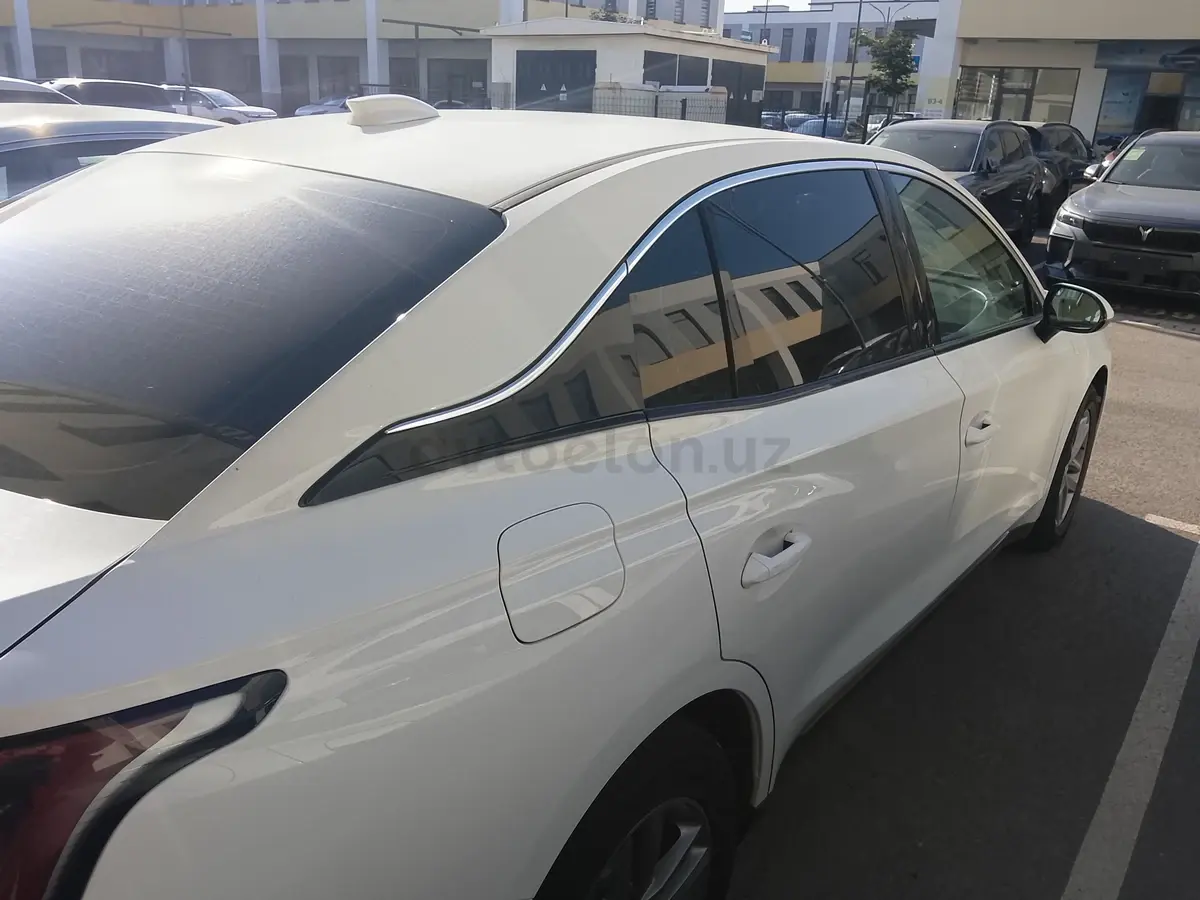 Hongqi E-QM5 — 4
