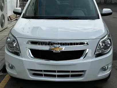 Белый Chevrolet Cobalt, 4 евро позиция 2024 года, КПП Автомат, в Термез за ~14 321 y.e. id5091055