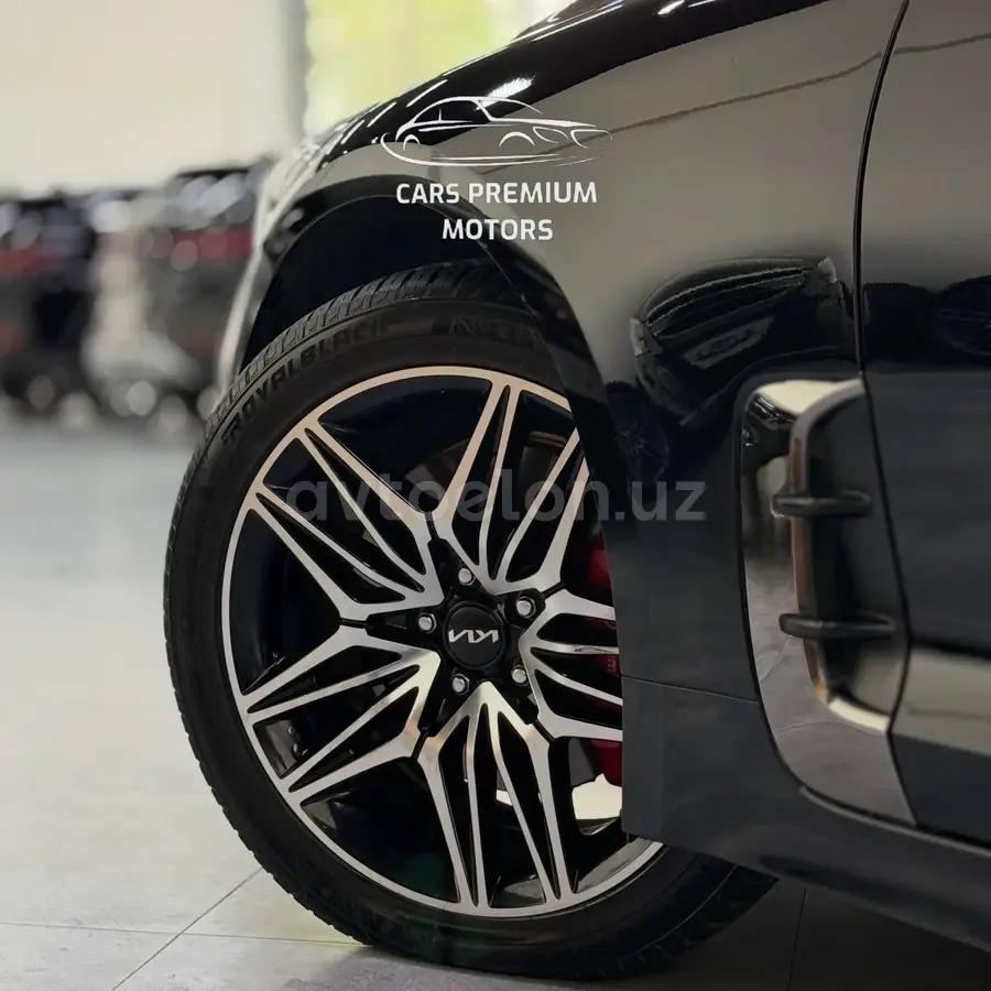 Kia Stinger — 7