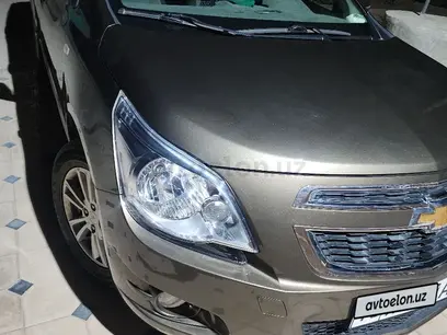 Перламутрово-коричневый Chevrolet Cobalt, 4 позиция 2023 года, КПП Автомат, в Карши за 13 300 y.e. id5004263