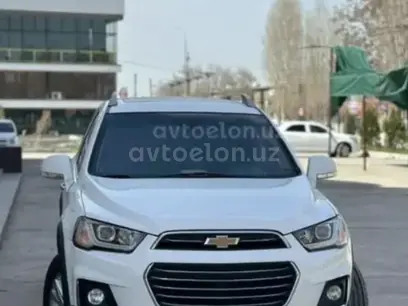 Белый Chevrolet Captiva, 4 позиция 2017 года, КПП Автомат, в Ташкент за 21 000 y.e. id4965012