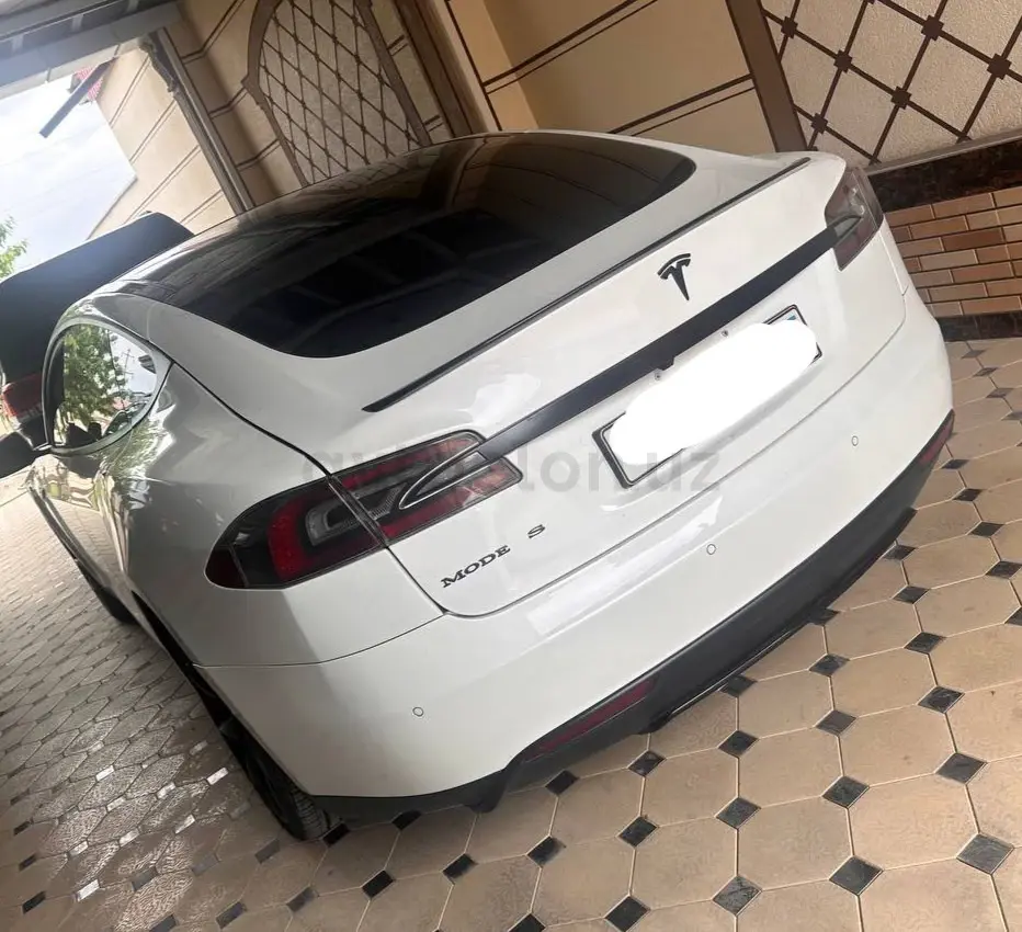 Tesla Model S — 3