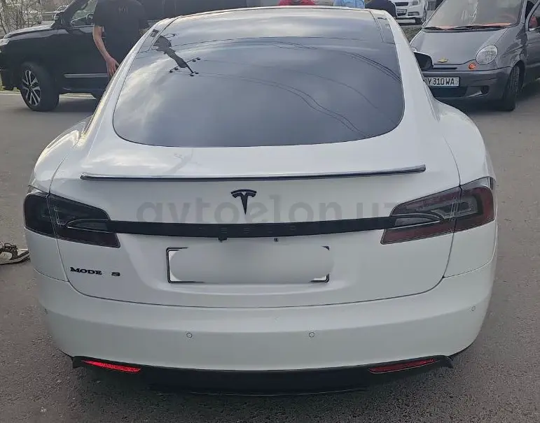 Tesla Model S — 4