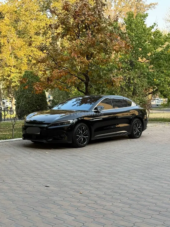 BYD Han EV — 2