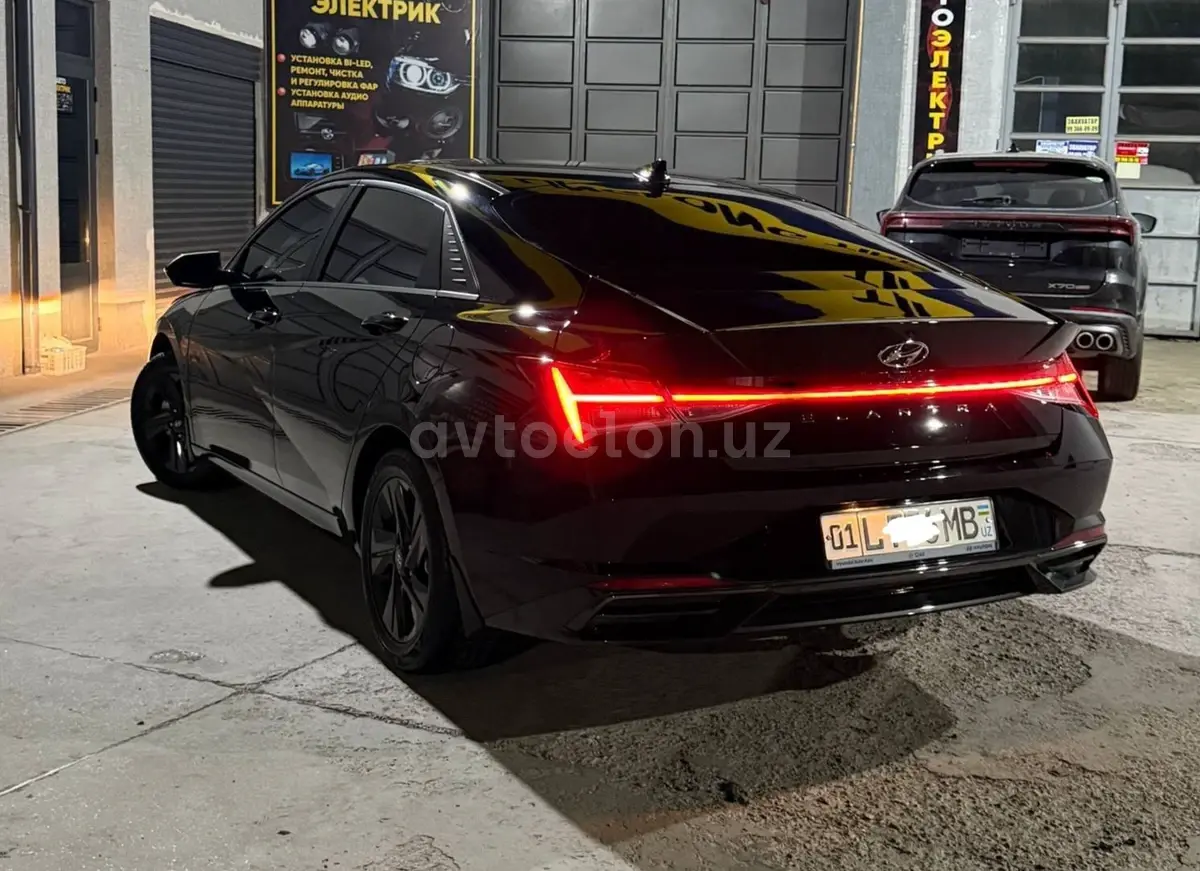 Hyundai Elantra — 2