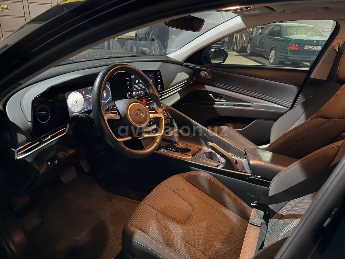 Hyundai Elantra — 3